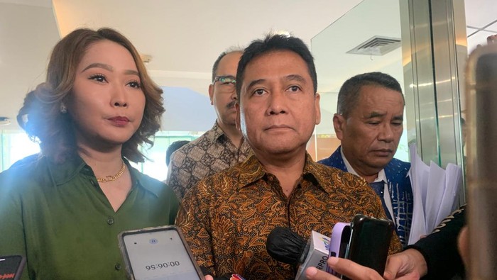 Rombongan Inul dan Hotman Paris