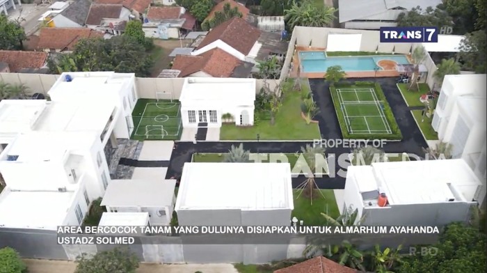 bangunan-bangunan di rumah Ustaz Solmed
