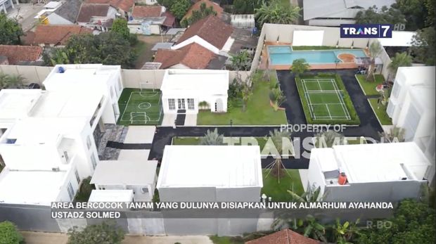 bangunan-bangunan di rumah Ustaz Solmed