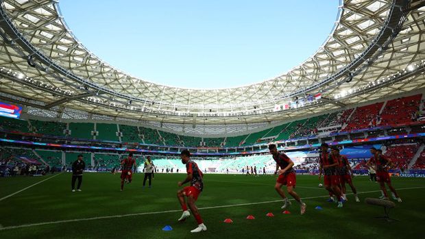 Soccer Football - AFC Asian Cup - Group D - Japan v Indonesia - Al Thumama Stadium, Doha, Qatar - January 24, 2024 Indonesia players during the warm up before the match REUTERS/Molly Darlington