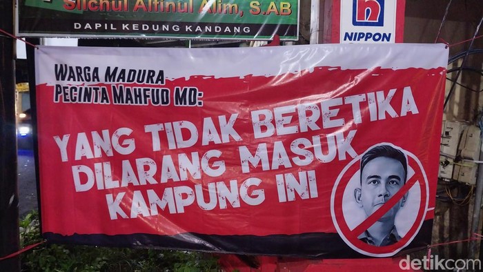 Spanduk tolak Gibran di Malang