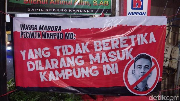 Spanduk tolak Gibran di Malang