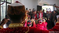 Kedatangan Ganjar disambut langsung Mgr Siprianus.