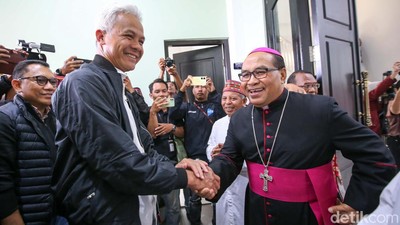 Tiba di NTT, Ganjar Sambangi Keuskupan Agung Ruteng