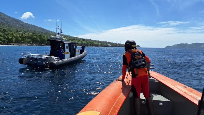 Pria bernama Abdullah Hi Talib (69) dilaporkan hilang usai terjatuh dari speedboat di perairan Kota Tidore Kepulauan, Maluku Utara.