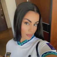 Shayne Pattynama diketahui memiliki pacar keturunan Afganshtan. Tidak diketahui namanya, ia dikenal sebagai selebgram dengan akun @x.m.m.8 di Instagram. Dalam postingan di Instagram, wanita cantik itu membagikan gayanya dengan jersey. Foto: Instagram @x.m.m.8