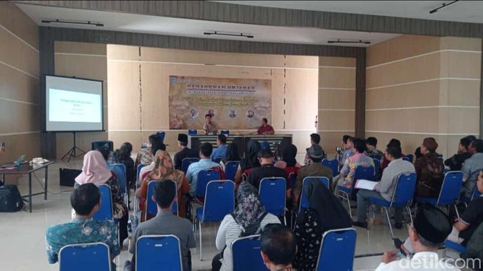 Acara pengenalan aksara Jawa kuno di Lamongan
