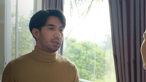 Sosok karakter suami menyebalkan berikutnya adalah Aris di film Layangan Putus. Ia digambarkan sebagai pria yang kerap mendua, labil dan manipulatif. Foto: Film Layangan Putus