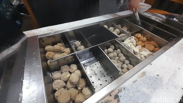 Bakso prasmanan di Sumedang.