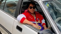 Sayangnya banyak netizen menuduh hadiah tersebut dibeli sendiri oleh Billy. Demi meluruskan kegaduhan, Billy mengungkap bahwa hadiah tersebut benar didapatkan dari keluarganya. Foto: Instagram/bilsky.fc