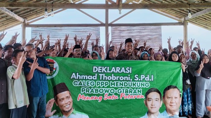 Caleg PPP Banyumas Ahmad Tobroni saat deklarasi dukung Prabowo-Gibran, Sabtu (27/1/2024).