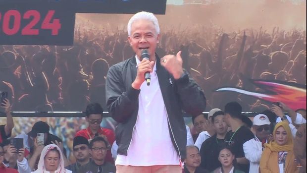 Calon Presiden nomor urut tiga Ganjar Pranowo dalam Hajatan rakyat Ganjar-Mahfud di Cirebon pada Sabtu (27/1/2024). (Tangkapan Layar Youtube Banteng Muda Indonesia)