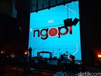 Eka Gustiwana menunjukkan kebolehannya dalam merenovasi musik di acara Ngopi detikINET. Kegiatan memoles nada ini dibantu oleh AI. Begini keseruannya.