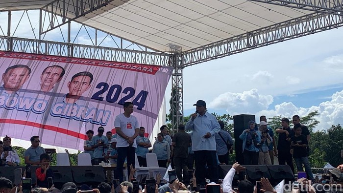 Capres nomor urut 2 Prabowo Subianto saat kampanye akbar  di Kabupaten Subang, Jawa Bara (Mulia/detikcom).