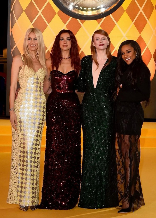 Mantan supermodel yang populer di era 80-an dan 90-an ini tampak berfoto bersama sejumlah pemain ‘Argylle’ seperti Dua Lipa, Bryce Dallas Howard dan Ariana DeBose. Foto: Instagram/@claudiaschiffer
