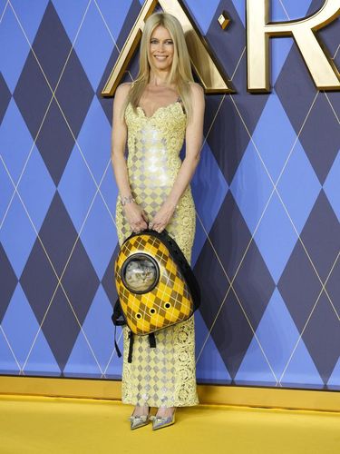 Claudia Schiffer berpose untuk fotografer di pemutaran perdana film 'Argylle' pada Rabu, 24 Januari 2024 di London.