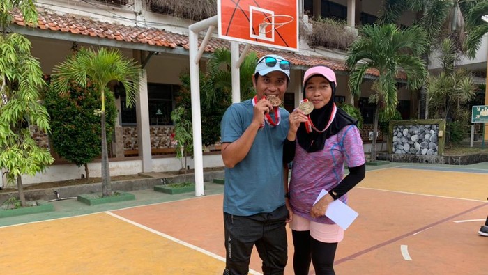 Deded Syafril (49) dan Sita Lasmisari (48) pasutri penggiat olahraga pickleball di Girimekar.