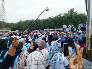 Antusiasme Warga Subang Hadiri Deklarasi Dukung Prabowo-Gibran