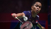 Anthony Ginting memulai gim kedua lebih meyakinkan dengan kedudukan 7-1. Brian Yang pelan-pelan mendekati Ginting 9-10, sebelum smes Ginting memberikan keunggulan 11-9 di interval kedua.