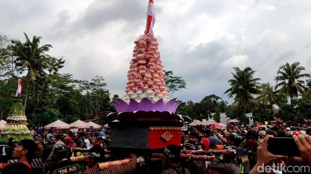 Festival Durian Jatinom Klaten 2024 di lapangan Randulanang.