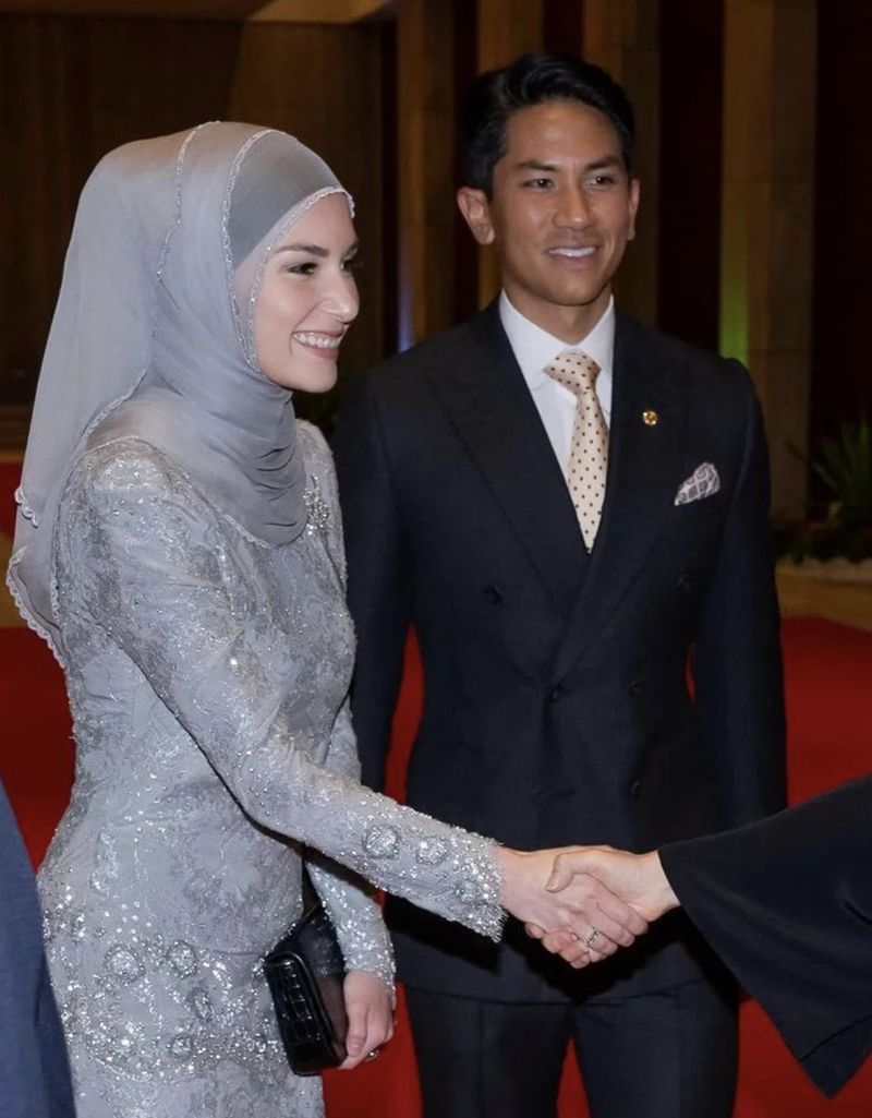 Gaya Anisha Rosnah Berhijab Gaya Anisha Rosnah Berhijab