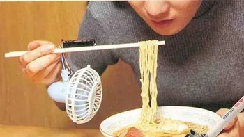 Berguna saat makan mie panas. Foto: Rarehistoricalphotos