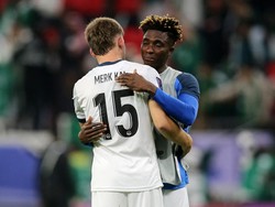 Kojo yang berposisi sebagai pemain depan Kirgistan kemudian juga tidak bisa berbuat banyak di laga kedua saat timnya tunduk 0-2 melawan Arab Saudi. Foto: REUTERS/IBRAHEEM AL OMARI