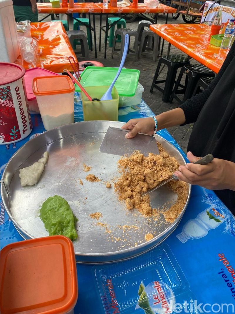 Begini cara pembuatan kaloci, jajanan jadul khas Pontianak yang mirip mochi.