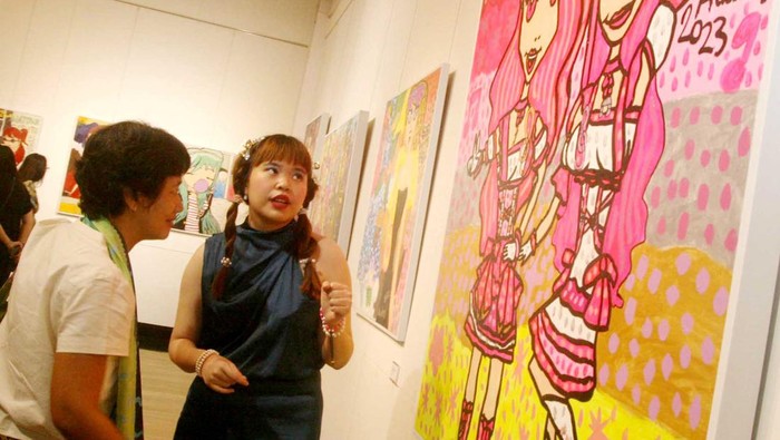 Seniman Audrey Angesti menggelar pameran tunggal perdananya hasil lukisan karya-karyanya di Jakarta. Seperti ini penampakannya.