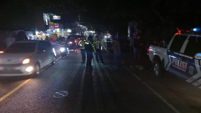 kecelakaan bus sugeng rahayu tabrak 2 motor di sidoarjo