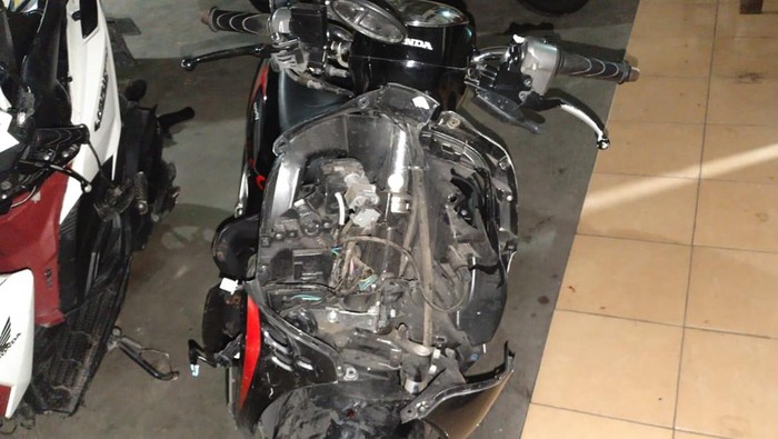 Motor yang terlibat laka yang melibatkan rombongan tawuran di Kasihan, Bantul.