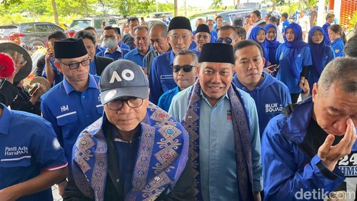 Ketum PAN Zulkifli Hasan tiba di Lombok Tengah, NTB.