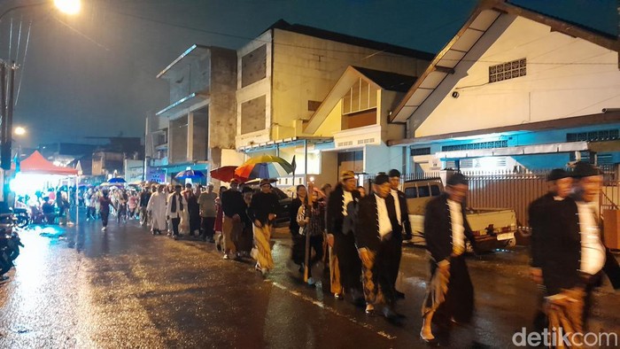 Kirab Umbul Mantram di Solo, Sabtu (27/1/2024).