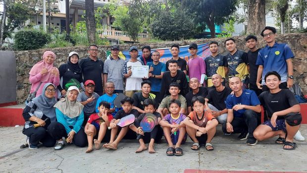 Komunitas pickleball di Kompleks Girimekar Permai, Desa Girimekar, Kecamatan Cilengkrang, Kabupaten Bandung.