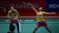 Di gim kedua, Lanny/Ribka masih berusaha memberikan perlawanan. Tapi beberapa kesalahan dan bola tanggung membuat keduanya kehilangan poin demi poin dari lawannya.