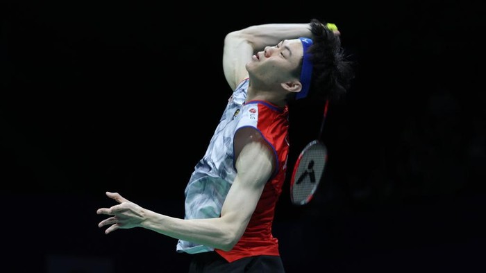 SHENZHEN, CHINA - NOVEMBER 22: Lee Zii Jia of Malaysia competes in the Mens Singles First Round match against Ng Tze Yong of Malaysia during day two of the China Badminton Masters 2023 at Shenzhen Bay Sports Center on November 22, 2023 in Shenzhen, China. (Photo by Fred Lee/Getty Images)