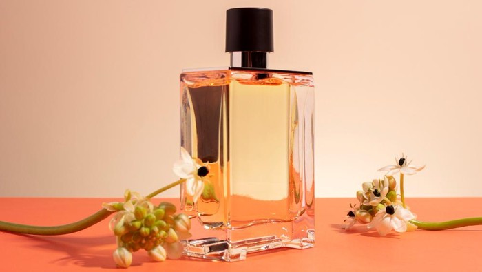 Parfum, minyak wangi.