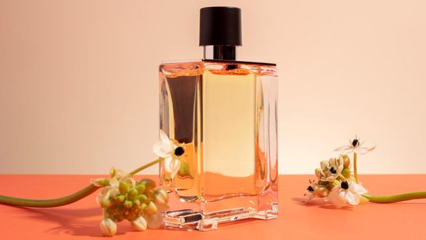 Parfum, minyak wangi.