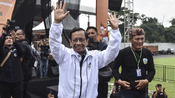 Momen Mahfud MD Orasi Politik di Tasikmalaya
