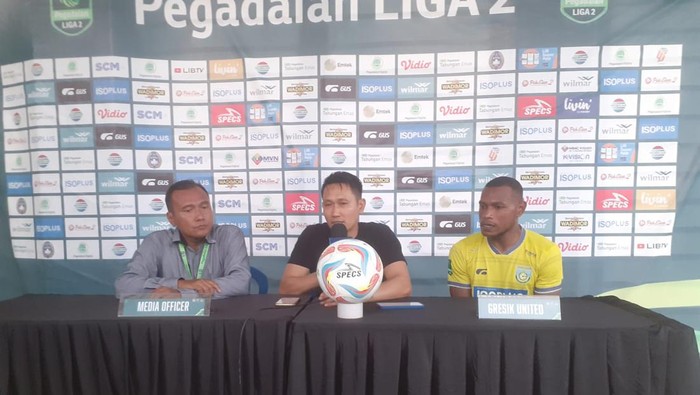 Pelatih Gresik United Agus Indra Kurniawan