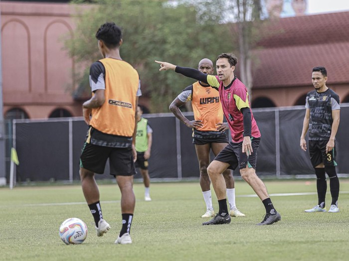 Persebaya Surabaya akan bersua PSIS Semarang pada Selasa (30/1) sore. Pelatih Persebaya Paul Munster mengaku akan mengantisipasi lini depan PSIS yang tampil tajam sejauh ini.