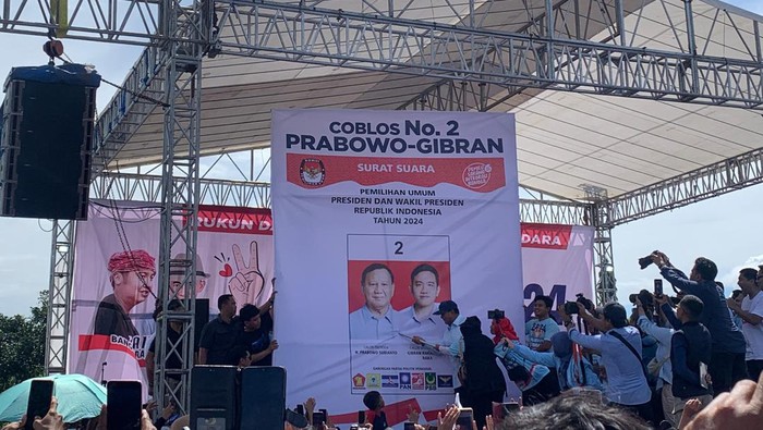 Perwakilan emak-emak di Subang ikut simulasi coblos Prabowo-Gibran,