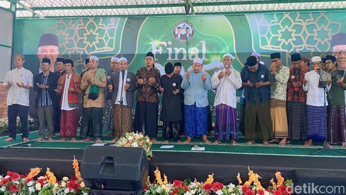 Puluhan tuan guru di Lombok Tengah saat melakukan deklarasi dukungan kepada Ganjar-Mahfud Md pada Sabtu (27/1/2024).