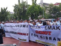 Sosialisasi Program Prabowo-Gibran, Relawan Emak-Emak Bagi Makan Siang Gratis