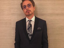 Robet Downey Jr Bawa Pulang Piala Oscar Pertama dari Oppenheimer