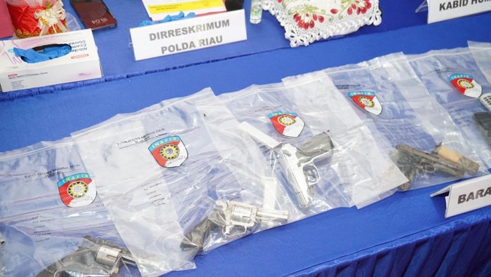 Senjata api yang disita polisi dari perampok