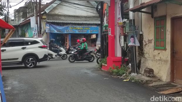 spanduk gibran hilang