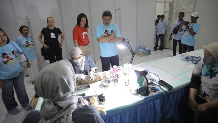 TKN menggelar vaksinasi dan sterilisasi hewan gratis. Kegiatan ini bertema “Si Gemoy Penyayang Hewan”.