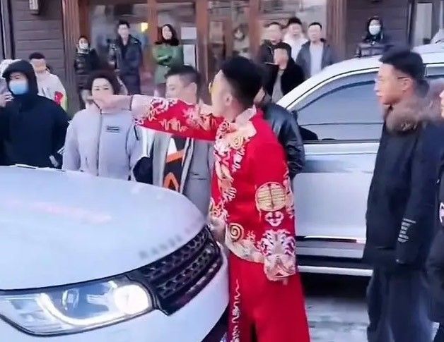 Viral Pernikahan Dihadiri Mantan Bergaya Bak Pengantin, Endingnya Plot Twist