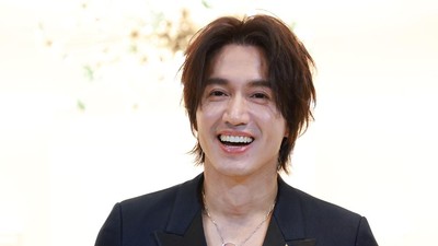 7 Penampilan Terbaru Jerry Yan yang Disebut Tak Menua di Usia 47 Tahun